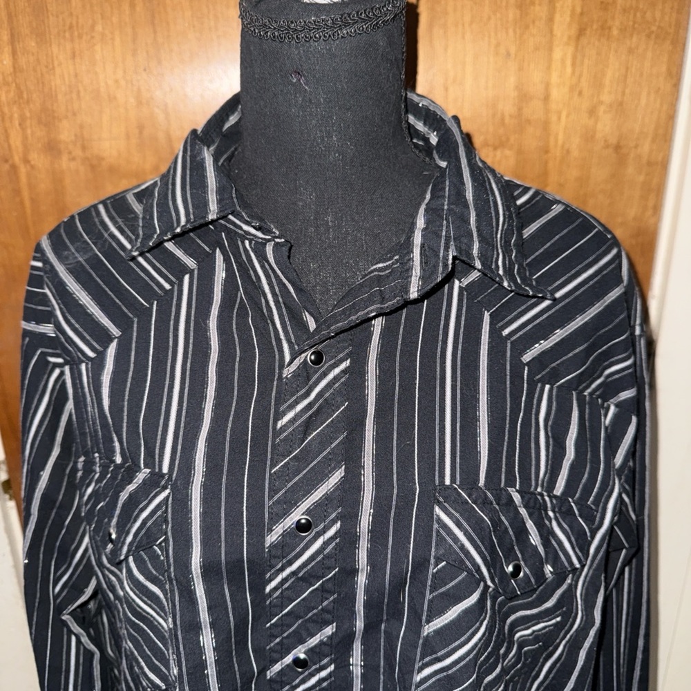 Wrangler button up - Picture 4 of 5